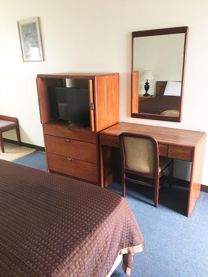 Village Motel Ellenville Екстериор снимка